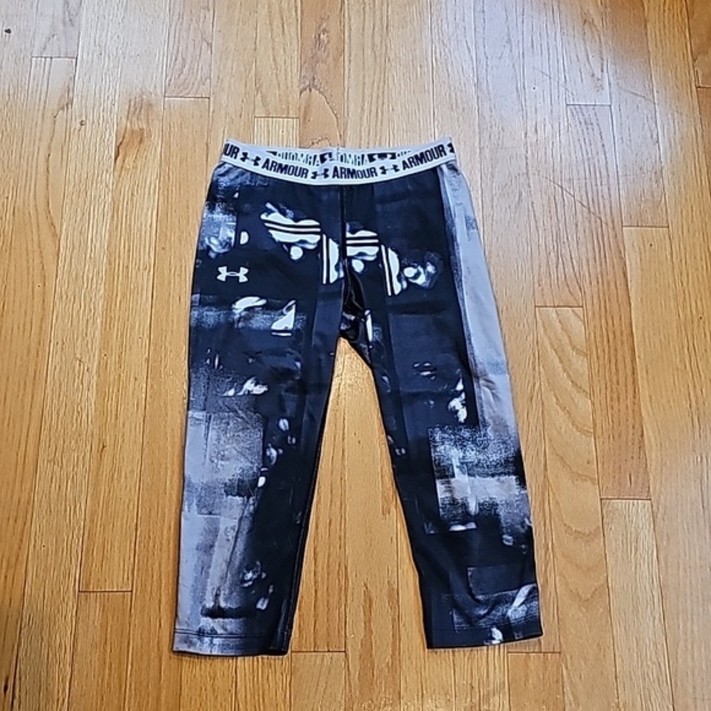 Under Armour HeatGear Youth Small Black Capri Athletic Pants